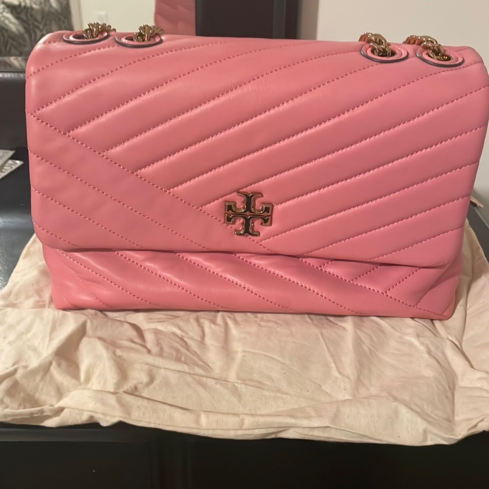 Classic Tory Burch bag!